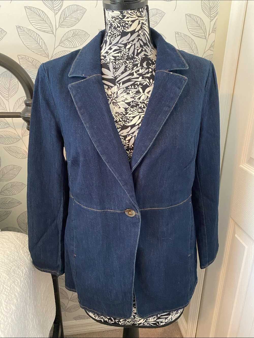 NWOT Chicoโs dark denim one button blazer jacket size 8
